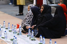 سفره افطاری خیابانی محله قصر الدشت