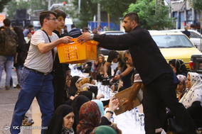 سفره افطاری خیابانی محله قصر الدشت
