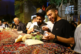 سفره افطاری خیابانی محله قصر الدشت