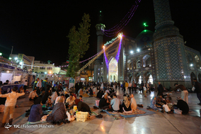 افطار روزه داران در امام زاده صالح (ع)