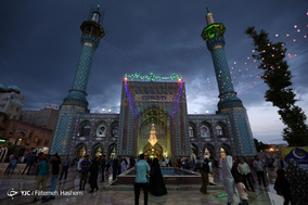 افطار روزه داران در امام زاده صالح (ع)