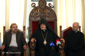مراسم بزرگداشت امام خمینی (ره) در کلیسای سرکیس مقدس