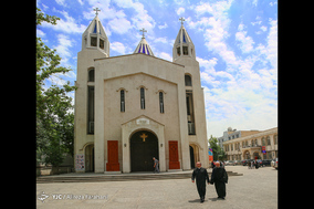 مراسم بزرگداشت امام خمینی (ره) در کلیسای سرکیس مقدس