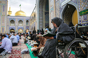 ترتیل خوانی قرآن کریم در حرم امام رضا (ع)