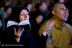 مراسم احیاء شب بیست و یکم ماه رمضان در باغ موزه دفاع مقدس همدان