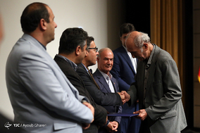 مراسم تجلیل از ورزشکاران و هنرمندان در جزیره کیش
