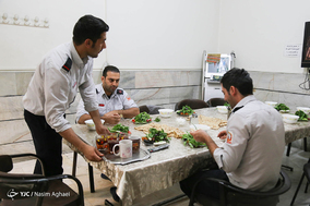 افطار با آتش نشانان ایستگاه دو‎