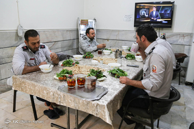 افطار با آتش نشانان ایستگاه دو‎