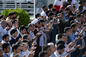 اقامه نماز عید فطر به امامت مقام معظم رهبری در مصلی تهران