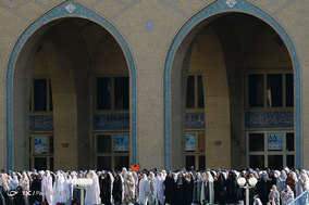 اقامه نماز عید فطر به امامت مقام معظم رهبری در مصلی تهران