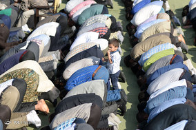 اقامه نماز عید فطر به امامت مقام معظم رهبری در مصلی تهران