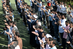اقامه نماز عید فطر به امامت مقام معظم رهبری در مصلی تهران