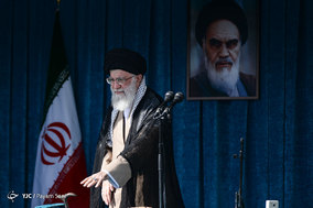 اقامه نماز عید فطر به امامت مقام معظم رهبری در مصلی تهران