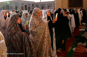 اقامه نماز عید سعید فطر در حرم شاهچراغ (ع) شیراز