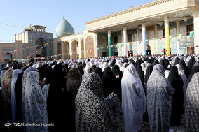 اقامه نماز عید سعید فطر در حرم شاهچراغ (ع) شیراز
