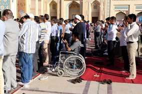 اقامه نماز عید سعید فطر در حرم شاهچراغ (ع) شیراز