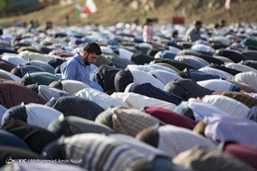 اقامه نماز عید فطر در مصلی همدان