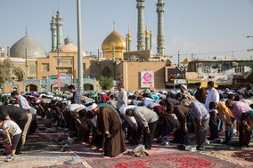 اقامه نماز عید فطر در حرم حضرت معصومه (س) - قم