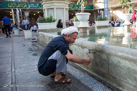 اقامه نماز عید فطر در حرم حضرت معصومه (س) - قم