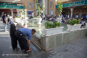 اقامه نماز عید فطر در حرم حضرت معصومه (س) - قم