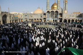 اقامه نماز عید فطر در حرم حضرت معصومه (س) - قم