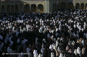 اقامه نماز عید فطر در حرم حضرت معصومه (س) - قم