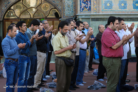 اقامه نماز عید فطر در امامزاده صالح تجریش