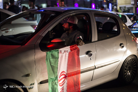 شادی مردم تهران پس از پیروزی تیم ملی فوتبال مقابل مراکش - 2