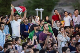 تماشا و شادی مردم همدان پس از پیروزی تیم ملی فوتبال مقابل مراکش