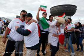 خوشحالی هوادارن تیم ملی فوتبال ایران در کازان روسیه پس از پیروزی مقابل مراکش