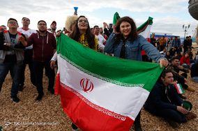 خوشحالی هوادارن تیم ملی فوتبال ایران در کازان روسیه پس از پیروزی مقابل مراکش