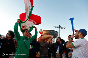 خوشحالی هوادارن تیم ملی فوتبال ایران در کازان روسیه پس از پیروزی مقابل مراکش