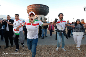 خوشحالی هوادارن تیم ملی فوتبال ایران در کازان روسیه پس از پیروزی مقابل مراکش