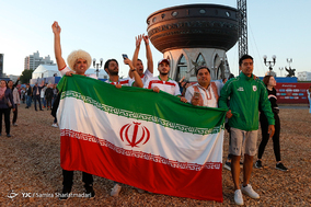 خوشحالی هوادارن تیم ملی فوتبال ایران در کازان روسیه پس از پیروزی مقابل مراکش