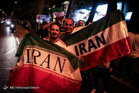 شادی مردم تهران پس از پیروزی تیم ملی فوتبال مقابل مراکش-3