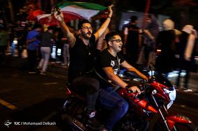 شادی مردم تهران پس از پیروزی تیم ملی فوتبال مقابل مراکش-3