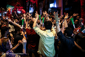 شادی مردم تهران پس از پیروزی تیم ملی فوتبال مقابل مراکش-3
