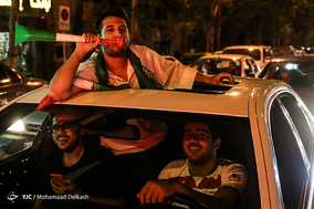 شادی مردم تهران پس از پیروزی تیم ملی فوتبال مقابل مراکش-3