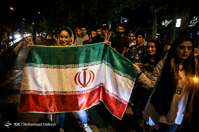 شادی مردم تهران پس از پیروزی تیم ملی فوتبال مقابل مراکش-3