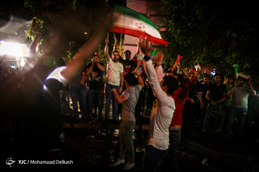 شادی مردم تهران پس از پیروزی تیم ملی فوتبال مقابل مراکش-3