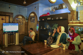 تماشای دیدار تیم های فوتبال ایران و اسپانیا - اصفهان