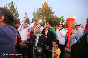 حضور خانواده ها جهت تماشای دیدار تیم های فوتبال ایران و اسپانیا در ورزشگاه آزادی