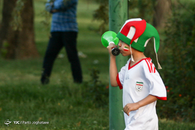 حضور خانواده ها جهت تماشای دیدار تیم های فوتبال ایران و اسپانیا در ورزشگاه آزادی