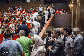 اکران مردمی فیلم به وقت خماری در پردیس سینمایی مگامال شهرک اکباتان