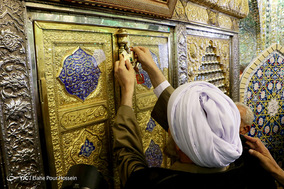 آیین غبارروبی حرم سید علاءالدین حسین (ع) در شیراز