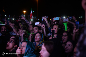 حضور هواداران تیم ملی فوتبال در فرودگاه امام خمینی (ره) جهت استقبال از ملی پوشان