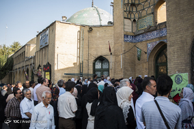 انتظار خانواده ها پشت درهای کنکور