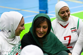 تمرین تیم ملی والیبال نشسته زنان ایران با حضور هنرمندان