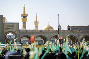گلباران حرم مطهر رضوی در روز ولادت حضرت معصومه (سلام الله علیها)