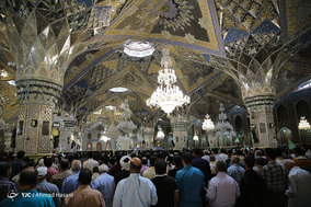 گلباران حرم مطهر رضوی در روز ولادت حضرت معصومه (سلام الله علیها)